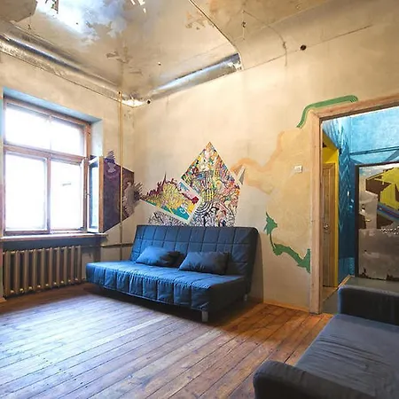 Hostel Chomsky